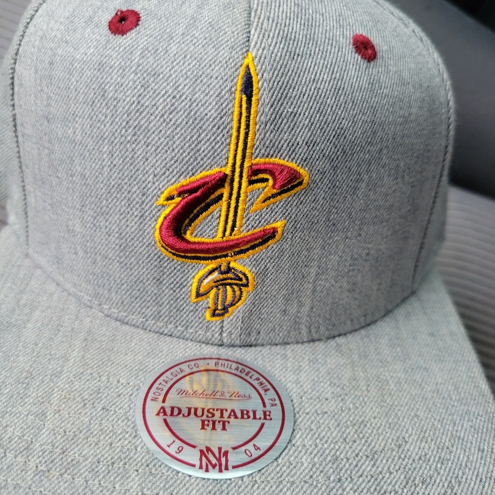 Mitchell & Ness Cleveland Cavs fitted
